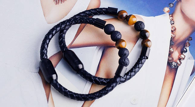 Wear jewelry on top of each other to find a companion for it 