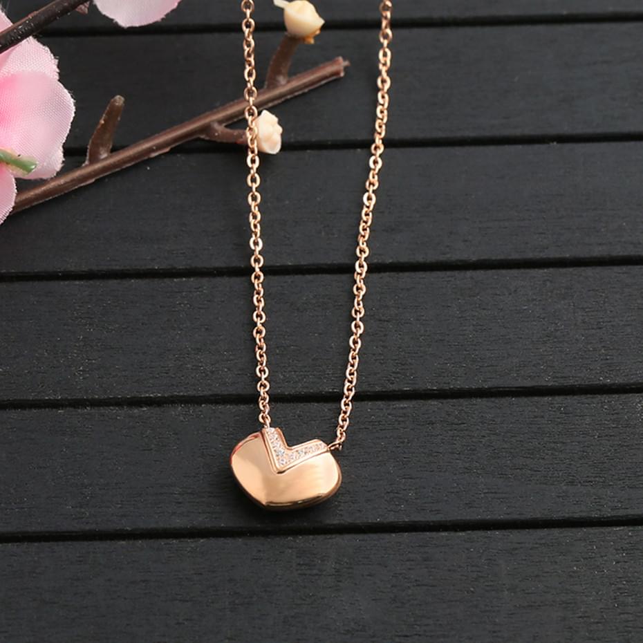 Mr. Hu from Xiamen is looking for OEM stainless steel heart-shaped diamond necklace - Jinmeiyuan jewelry factory